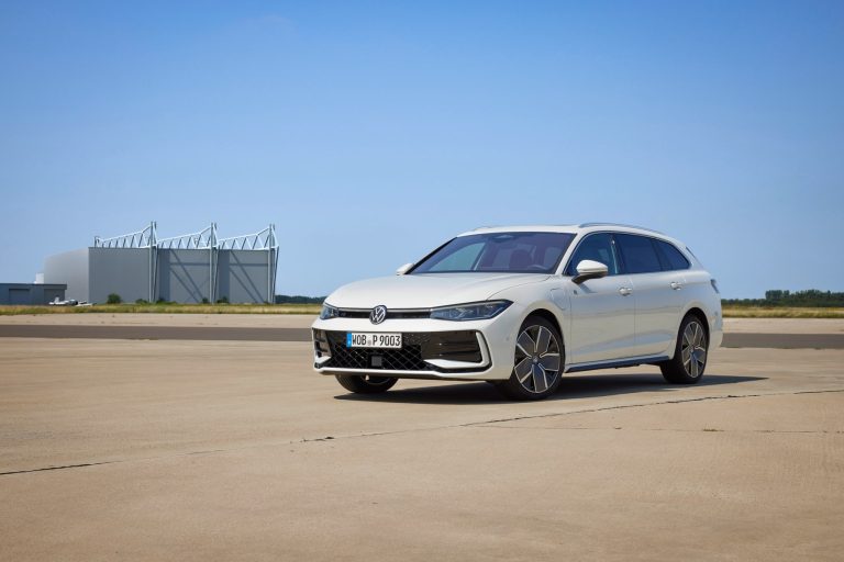 Cómo elegir el seguro de coche si haces muchos kilómetros al año: criterios más allá del precio Cómo elegir el seguro de coche si haces muchos kilómetros al año: criterios más allá del precio